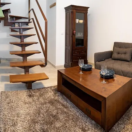 Gav Cerrillo Apartment *